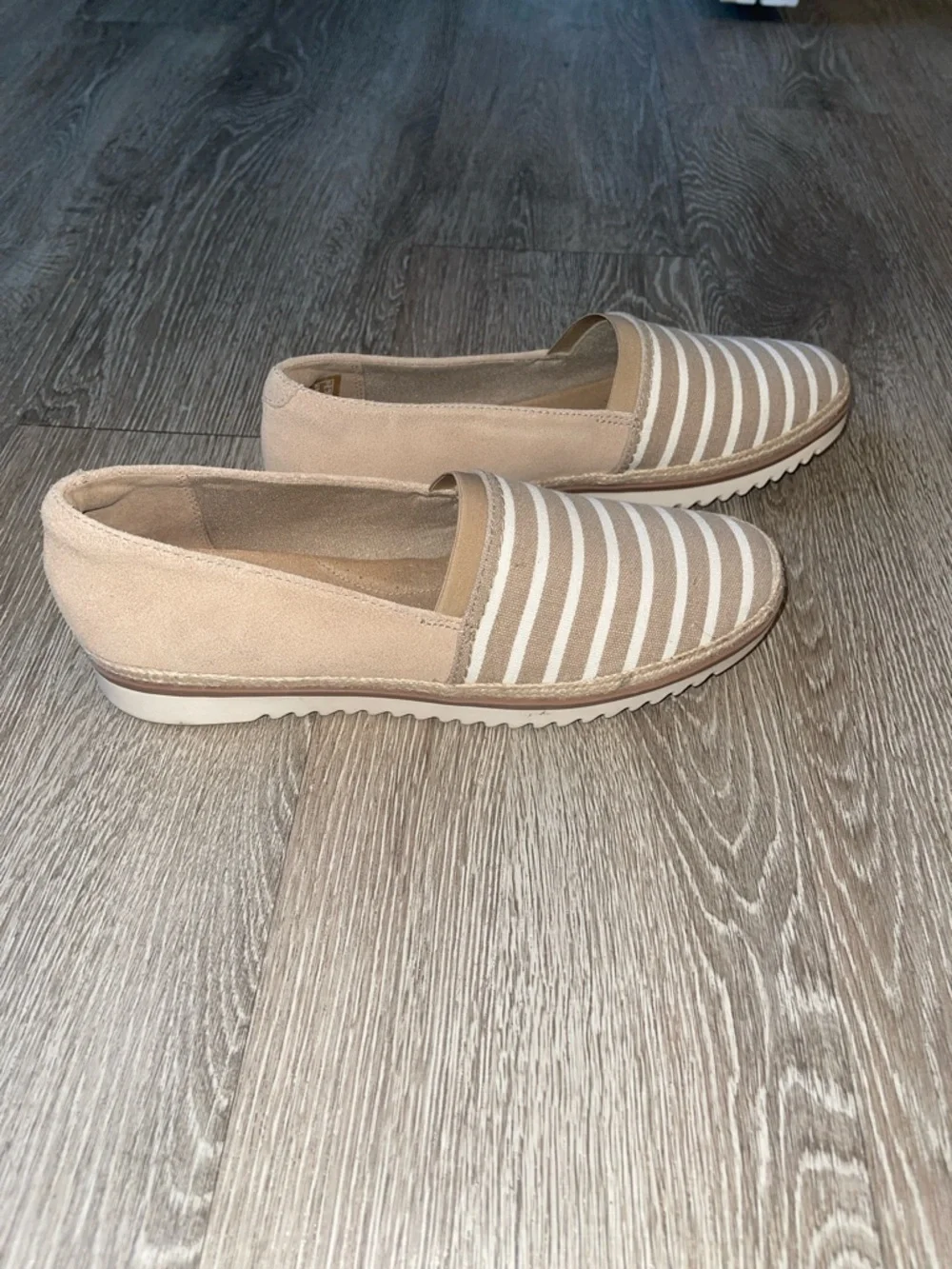 Clark’s  serena Paige espadrilles Women’s Beige Striped Slip-On Loafers summer